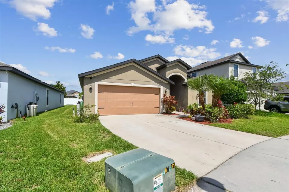 Exterior - 11837 Thicket Wood Dr, Riverview, FL 33579 photo 18 of 24