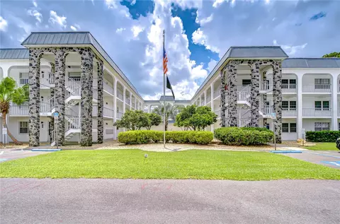 4801 Airport Rd #211, Zephyrhills, FL 33542