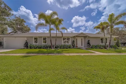 102 7th Ave SE, Largo, FL 33771