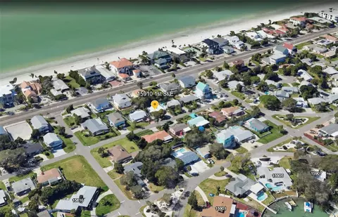 15910 1st St E, Redington Beach, FL 33708