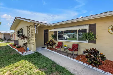 9892 111th St, Seminole, FL 33772