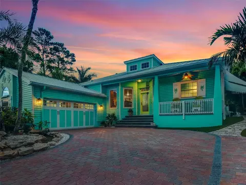 1217 N Florida Ave, Tarpon Springs, FL 34689