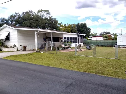 39047 Hillcrest Dr, Zephyrhills, FL 33542