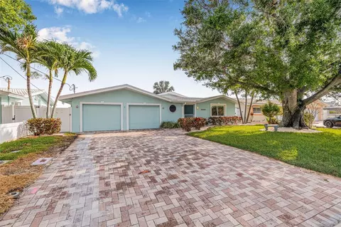 352 La Hacienda Dr, Indian Rocks Beach, FL 33785