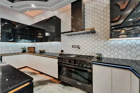 Kitchen - 6526 Surfside Blvd, Apollo Beach, FL 33572 photo 5 of 9