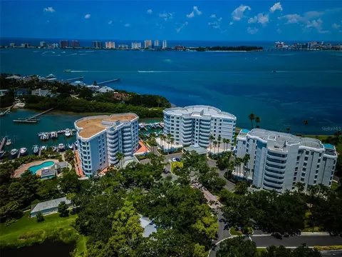 1 Seaside Ln #302, Belleair, FL 33756