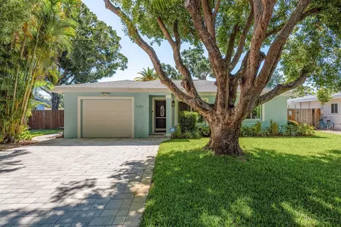 1281 Robin Hood Ln, Dunedin, FL 34698