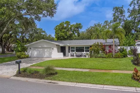 1368 Whispering Pines Dr, Clearwater, FL 33764