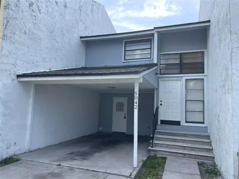 5042 Terrace Village Ln, Tampa, FL 33617