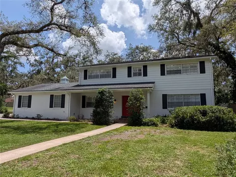 210 Kingsway Dr, Temple Terrace, FL 33617