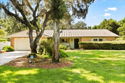 327 Laura Ln, Mount Dora, FL 32757