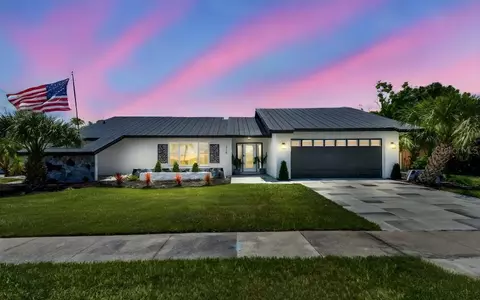 325 Gladstone Blvd, Englewood, FL 34223