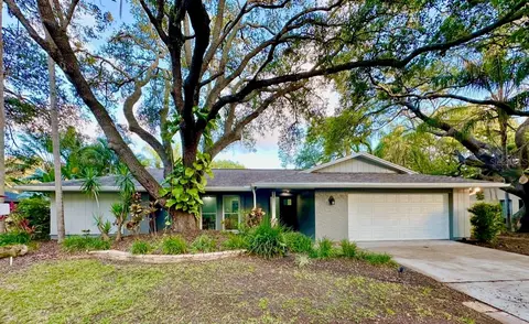 939 Woodland Dr, Palm Harbor, FL 34683