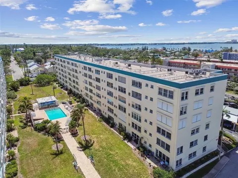 2960 59th St S #303, Gulfport, FL 33707