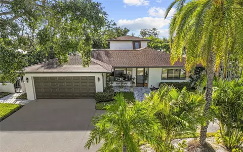 208 Live Oak Ln, Largo, FL 33770