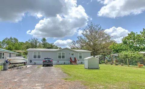 3832 Michelle Ln, Zephyrhills, FL 33541