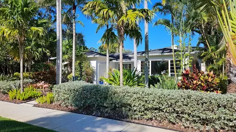 301 23rd Ave NE, Saint Petersburg, FL 33704