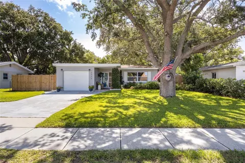 10095 Oakhurst Rd, Seminole, FL 33776