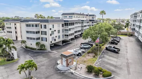 147 Bluff View Dr #105, Belleair Bluffs, FL 33770