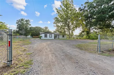 221 S Kingsway Rd, Seffner, FL 33584