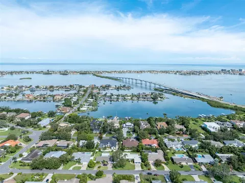 120 Crestwood Ln, Largo, FL 33770