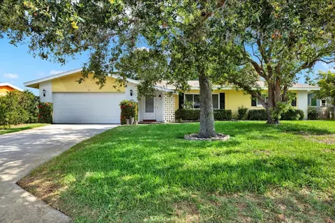 13795 Antigua Dr, Seminole, FL 33776