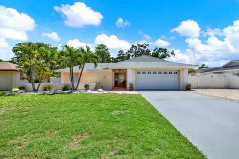 5473 Bayshore Dr, Seminole, FL 33772
