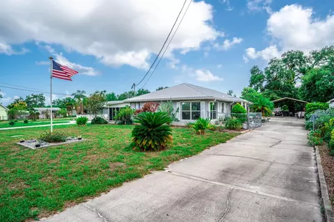 2060 Saffold Park Dr, Ruskin, FL 33570