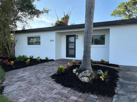 7703 Glenview Ln, Tampa, FL 33615