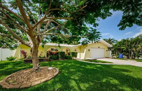 14534 Yacht Club Blvd, Seminole, FL 33776