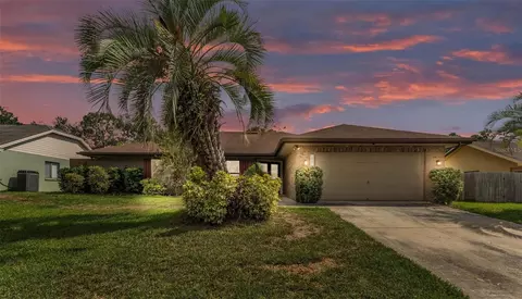 1901 Paddock Dr, Plant City, FL 33566
