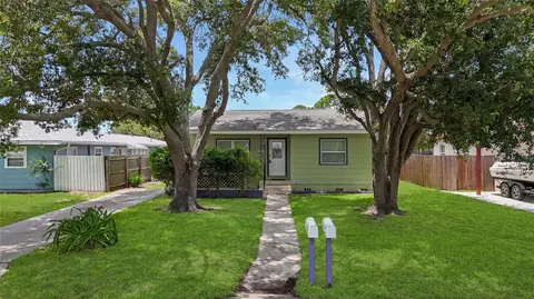 5725 18th Ave S, Gulfport, FL 33707