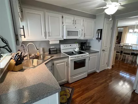 36 Thatch Palm St E, Largo, FL 33770 photo 8
