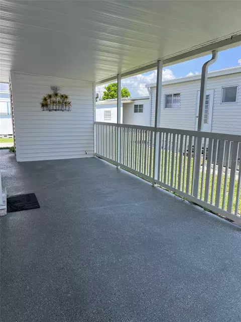 36 Thatch Palm St E, Largo, FL 33770 photo 3