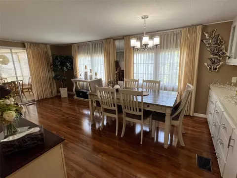36 Thatch Palm St E, Largo, FL 33770 photo 9