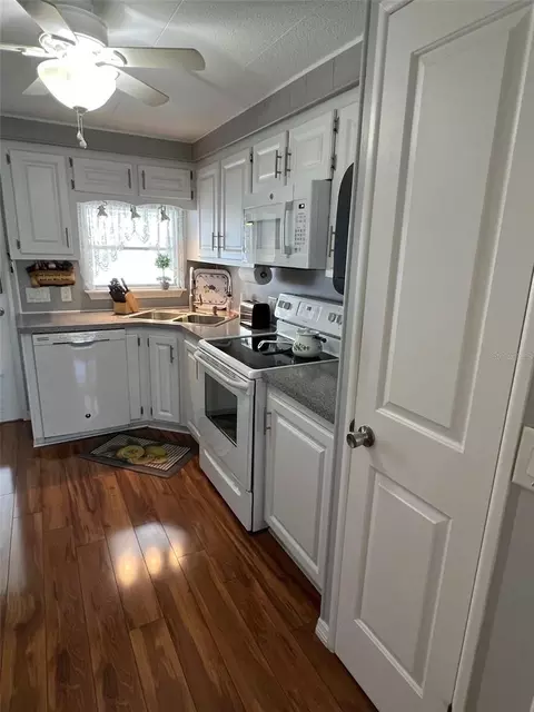 36 Thatch Palm St E, Largo, FL 33770 photo 6