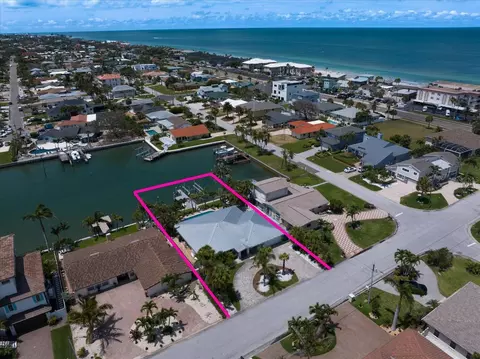 202 Howard Dr, Belleair Beach, FL 33786