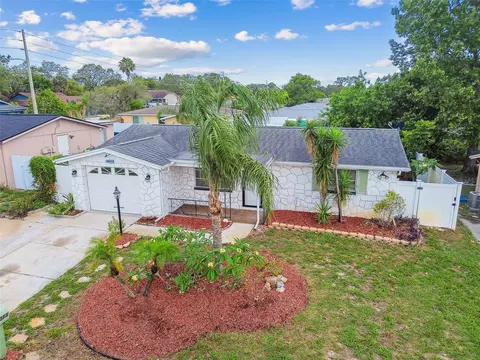 9011 Hunt Club Ln, Port Richey, FL 34668