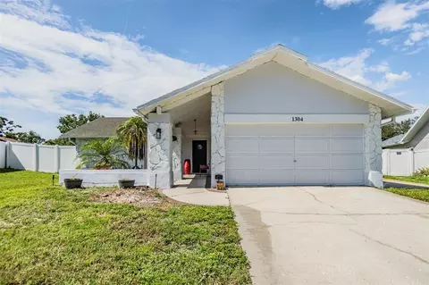 1304 Cedar Ct, Tarpon Springs, FL 34689