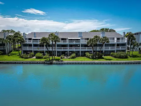 12132 Capri Cir S, Treasure Island, FL 33706