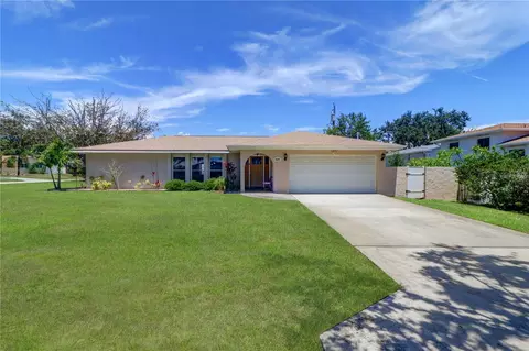 8289 136th St, Seminole, FL 33776