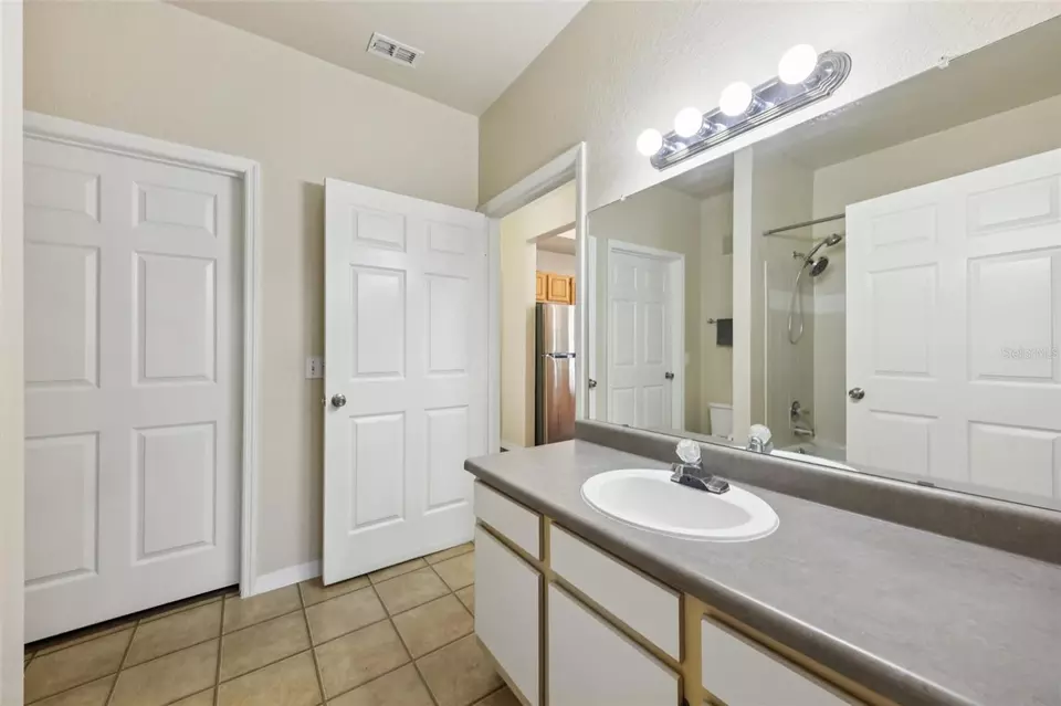 Bath - 6017 Westgate Dr #924, Orlando, FL 32835 photo 1 of 3