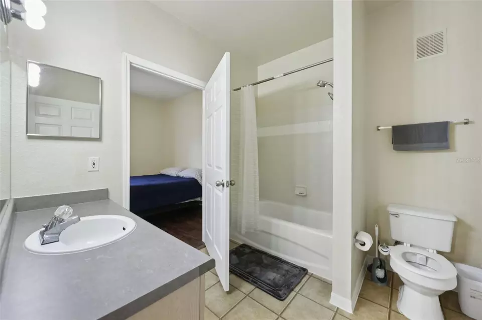 Bath - 6017 Westgate Dr #924, Orlando, FL 32835 photo 2 of 3