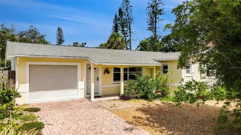 2807 Miriam St S, Gulfport, FL 33711