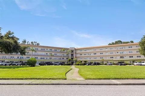 5725 80th St N #301, Saint Petersburg, FL 33709