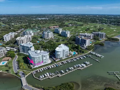 2 Seaside Ln #203, Belleair, FL 33756