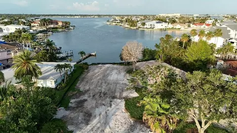 179 Bath Club Blvd N, North Redington Beach, FL 33708