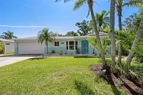 709 Pinewood Dr, Dunedin, FL 34698