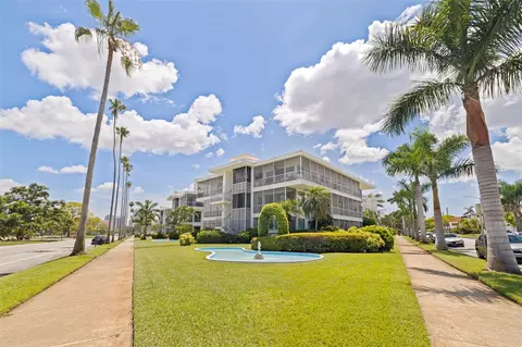 1060 N Shore Dr NE #6, Saint Petersburg, FL 33701
