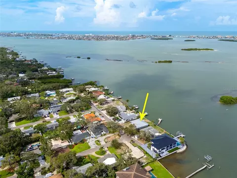 3290 Sunset Dr N, Saint Petersburg, FL 33710